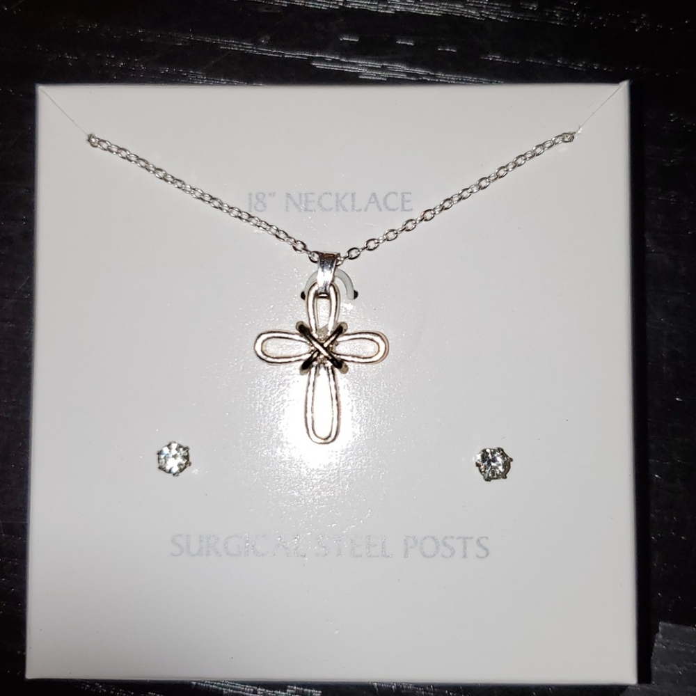 Women or girls Necklace NEW